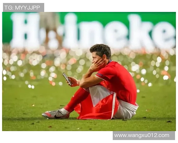 莱万重返德甲与旧主交锋拜仁球迷怒斥其忘恩负义行为